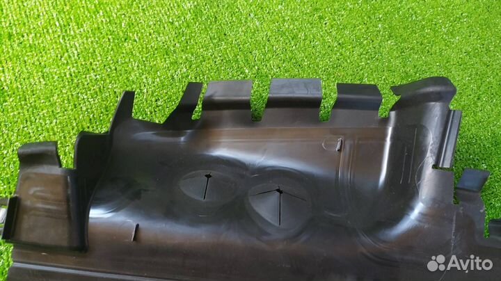 Воздуховод радиатора передний левый Audi Q7