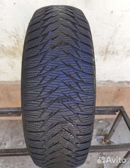 Goodyear UltraGrip 8 215/65 R16 98H