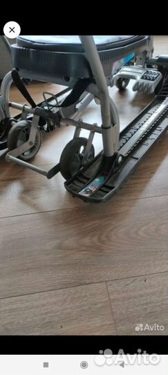 Снегокат с ручкой и колесами