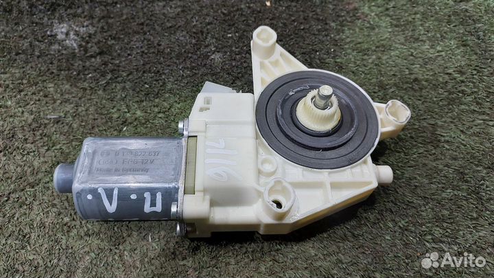 Моторчик стеклоподъемника передний левый W212,W204