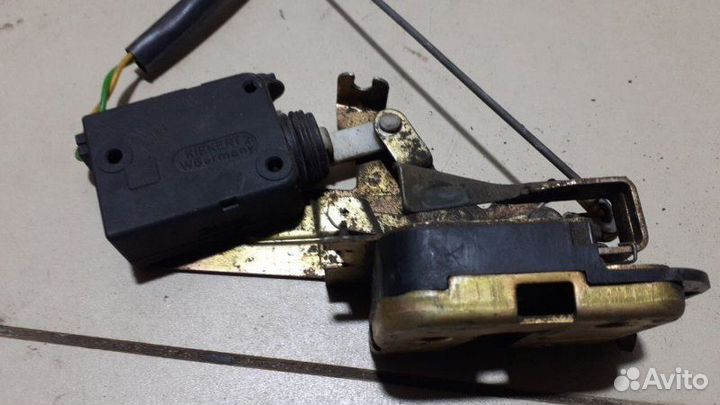 Замок двери задний левый Volvo 460 2.0