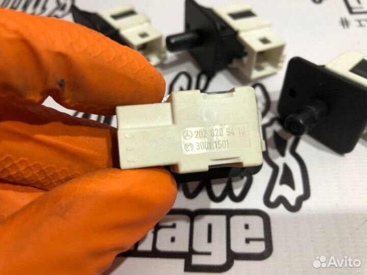 Концевик двери Mercedes-Benz E-Class W211 M272.964