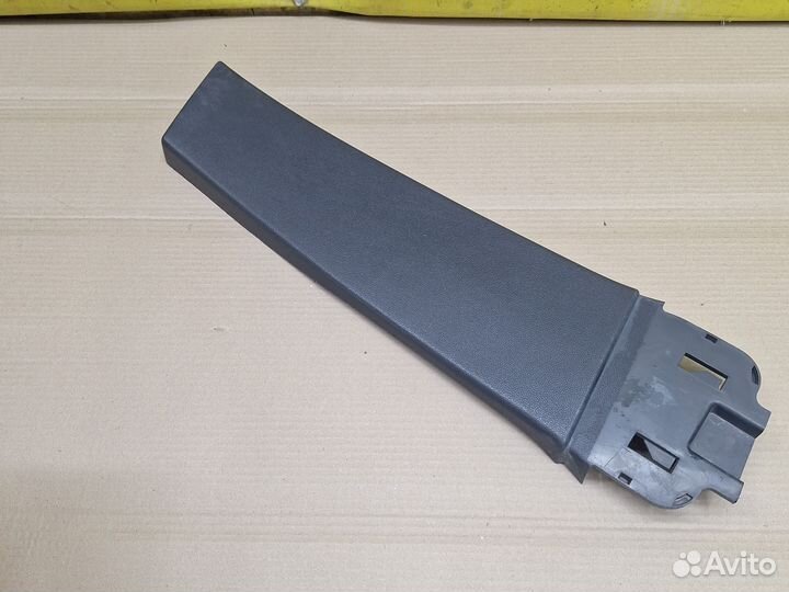 Обшивка правая средней стойки Opel Astra H