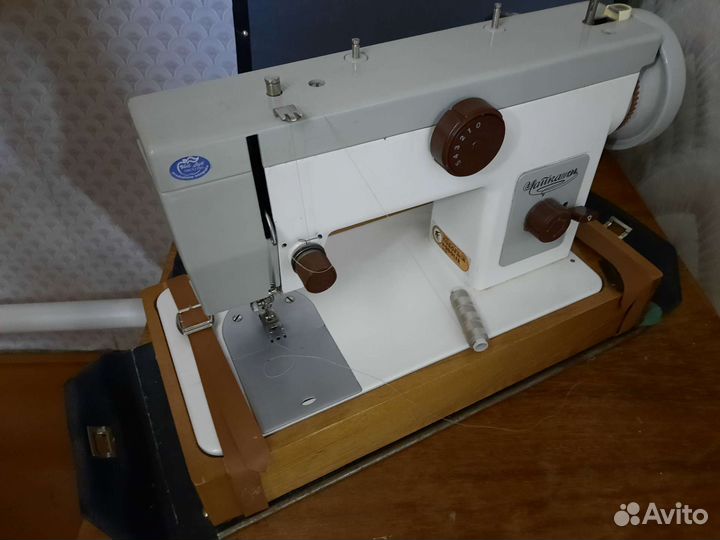 Швейная машина Чайка