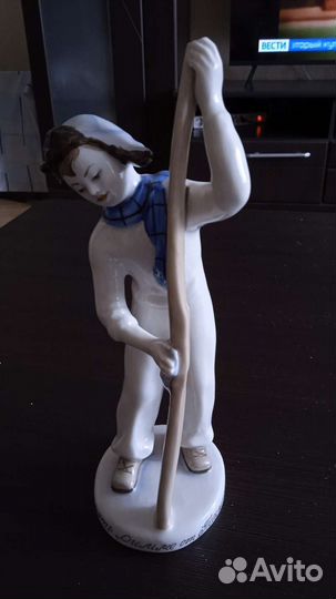 Статуэтка фарфор
