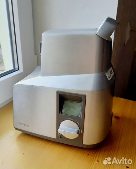 Сломаная мясорубка Bork M 700