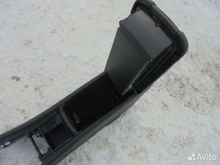 Бардачок между сиденьями Mercedes-Benz C180 W203