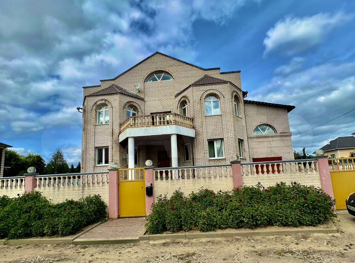 Коттедж 615 м² на участке 14 сот.