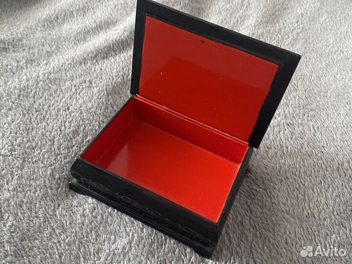 Деревянная шкатулка