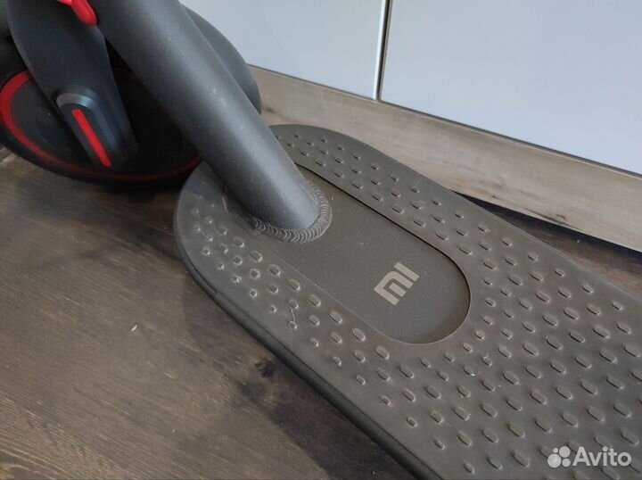 Электросамокат Xiaomi Mi Electric Scooter Pro