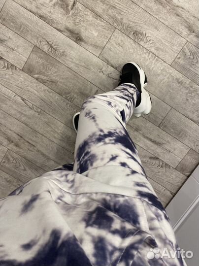 Спортивный костюм женский