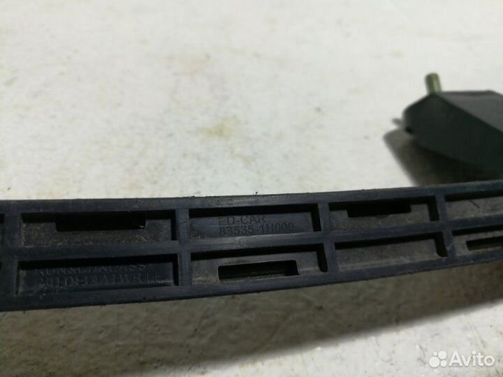 Направляющая стеклоподьёмника задняя левая Kia