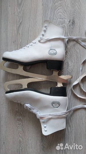Коньки фигурные женские 40 размер