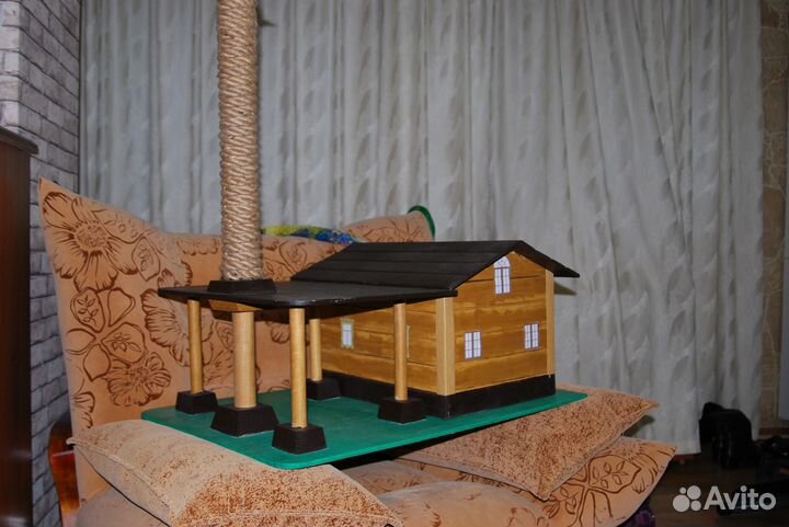 Домик для кота с когтеточкой