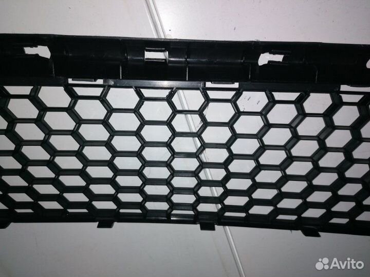 Решетка бампера передняя Logan