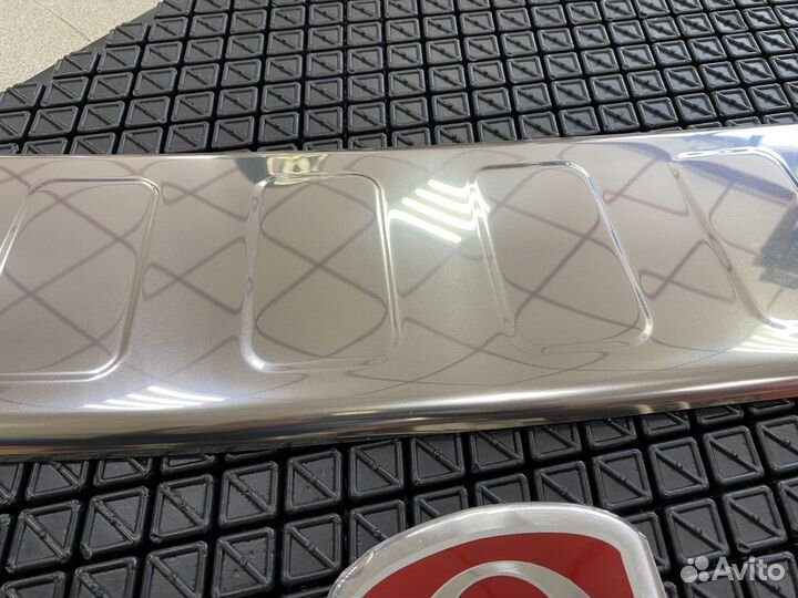 Глянцевая накладка на бампер SpaceTourer 2017- L3