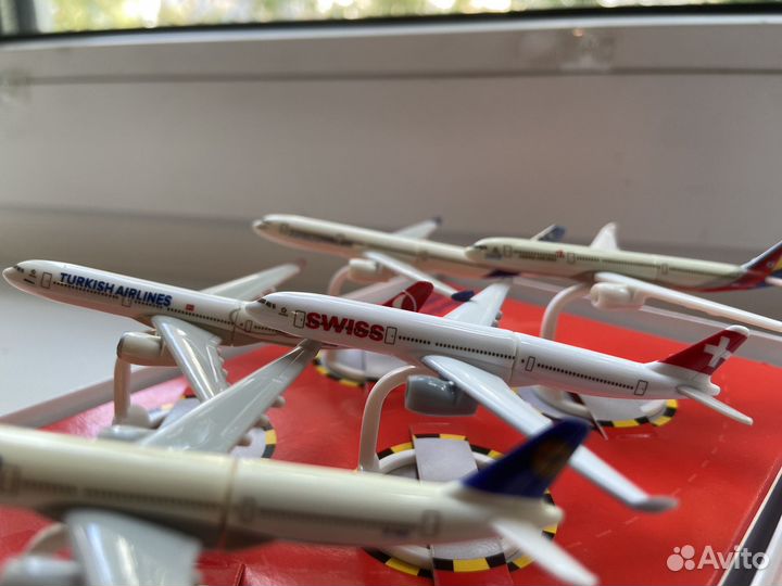 Коллекция Kinder surprise airbus A330-300