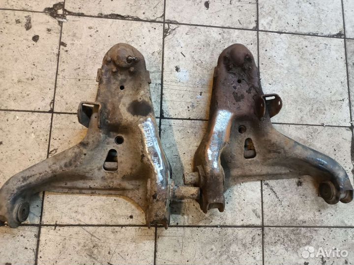 Нижние рычаги Chevrolet Blazer S15