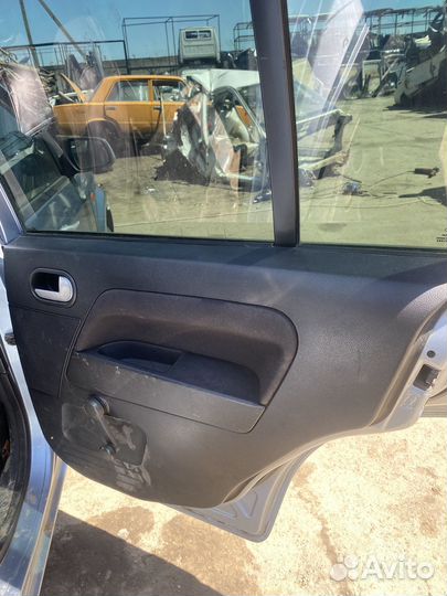 Правая задняя дверная карта Ford Fusion