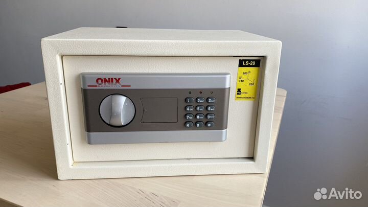 Сейф металлический