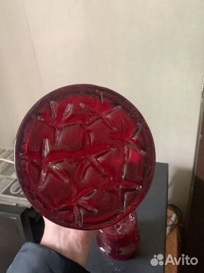 Штоф, графин, кувшин красное цветное