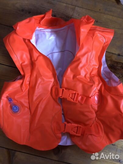 Жилет надувной и нарукавники