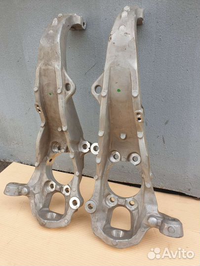 Кулак передний Infiniti Ex35 J50 VQ35HR новый