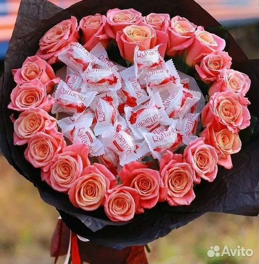 Букет 19 роз и конфеты