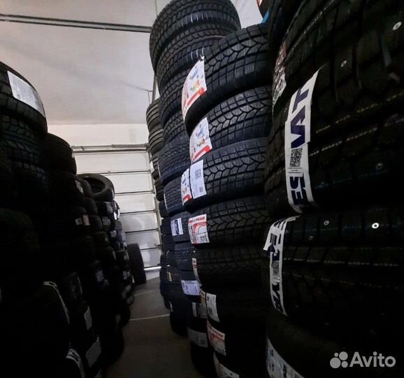 Compasal Winter Blazer UHP 245/40 R19 98V
