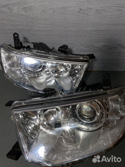 Фары на Mitsubishi Pajero Sport / Mitsubishi L200