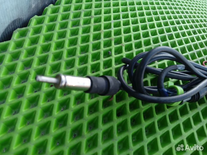 Антенна штатнаяАнтена на крышу с проводом