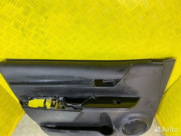 Обшивка двери передняя левая Toyota Hilux