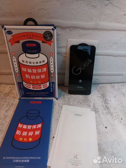 Защитное стекло Remax на iPhone