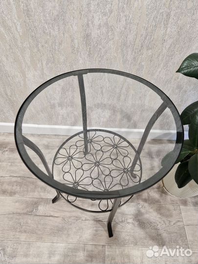 Журнальный столик IKEA круглый