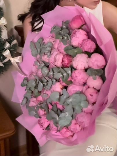 Букет свежих пионов