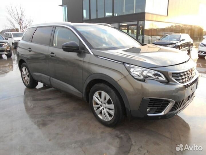 Peugeot 5008 2017-2022 на запчасти