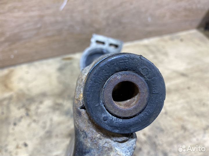 Рычаг передний правый Opel Antara 1