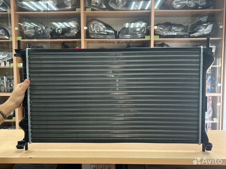 Радиатор охлаждения Форд Транзит Коннект