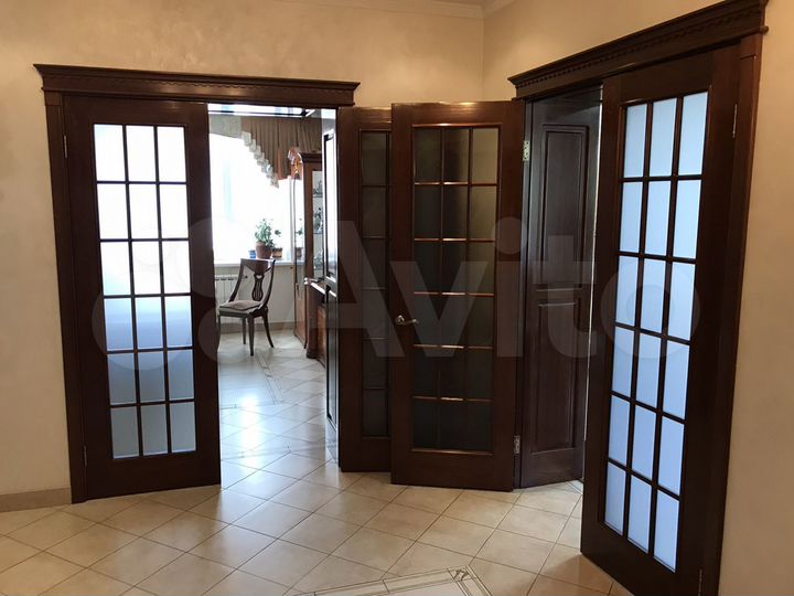 Дом 398 м² на участке 14 сот.