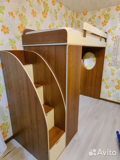 Мебель для детской, кровать-чердак+шкаф+лестница