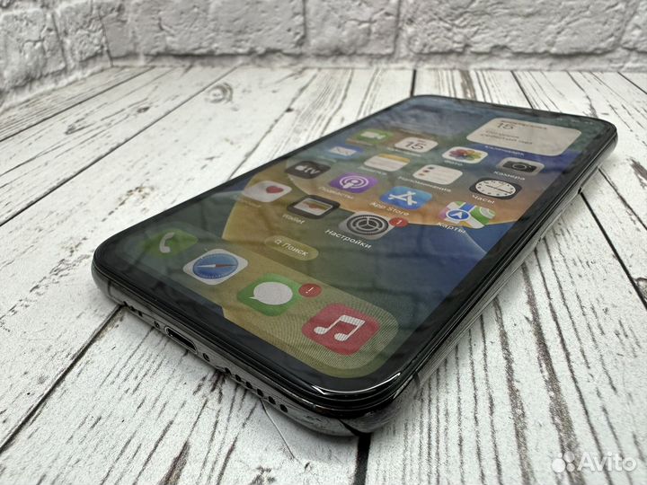 iPhone Xs, 64 ГБ