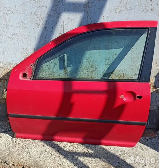 Дверь левая VW golf 4 3х дверный