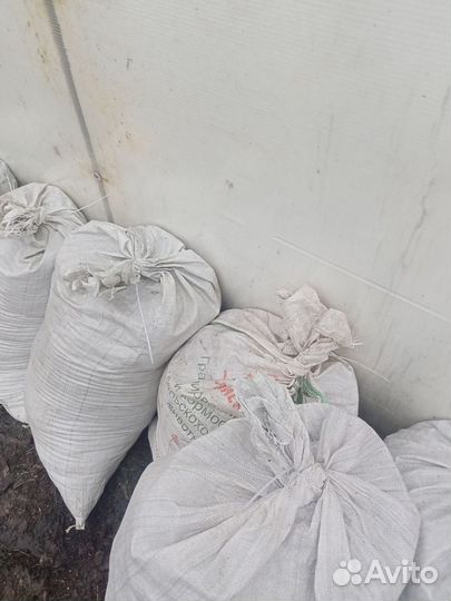 Куриный помет в мешках