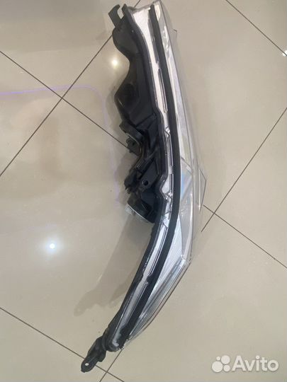 Toyota highlander фара правая