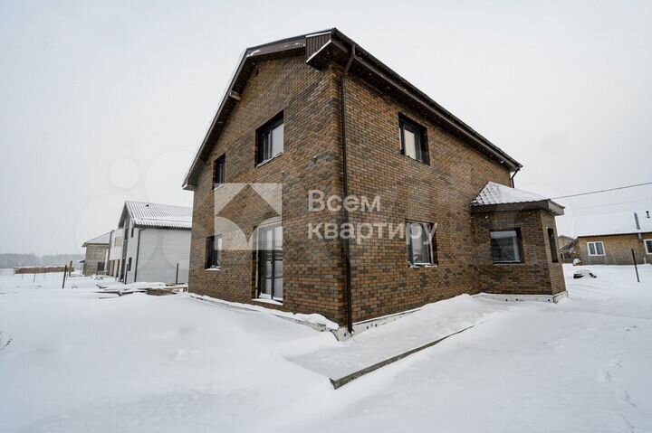 Коттедж 214 м² на участке 9 сот.