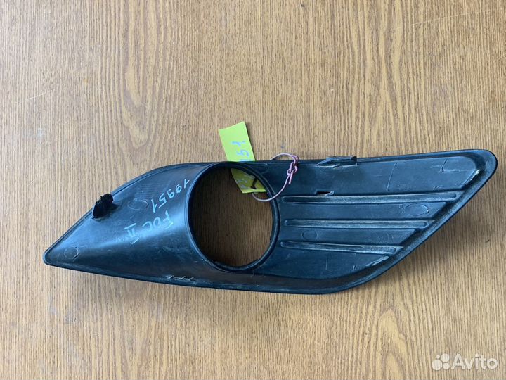 Рамка противотуманной фары Фокус 2