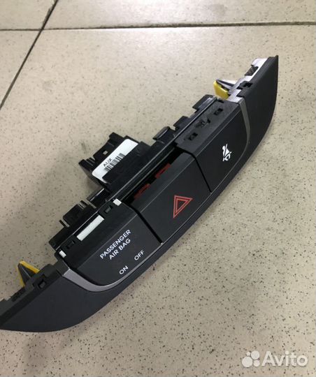 Кнопка аварийной сигнализации Hyundai ix 35