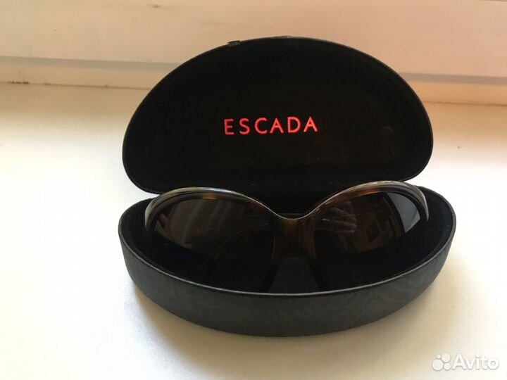 Очки солнечные Escada