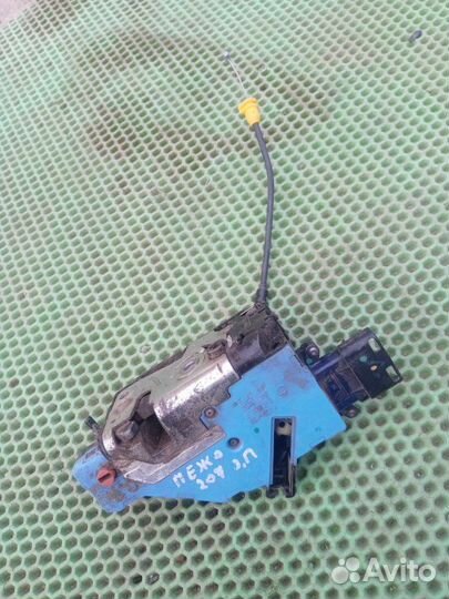 Замок двери задний правый Peugeot 207