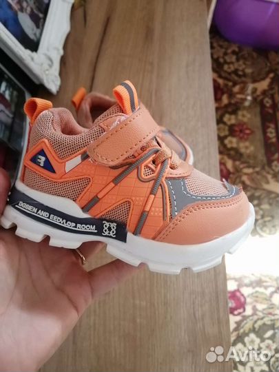Кроссовки для девочки